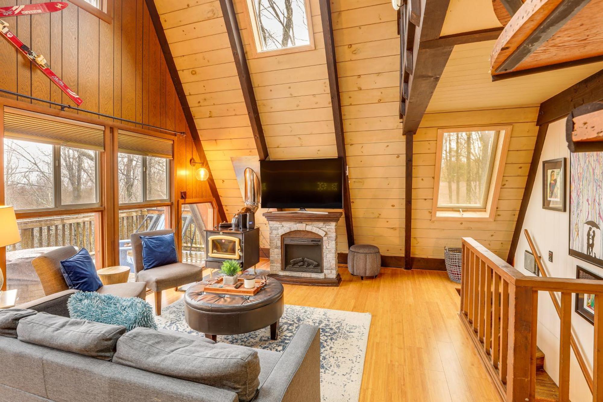 A-Frame Cabin With Hot Tub 1 Mi To Beech Mountain! Exterior photo